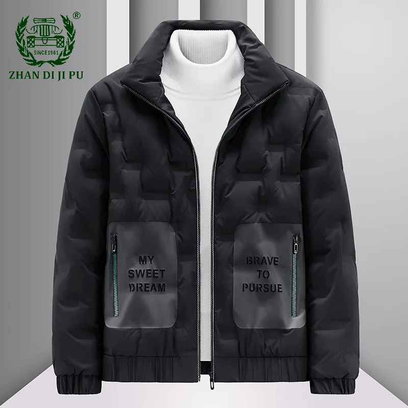 Зимнее мужское новое пальто из серого утиного пуха, модное утепленное короткое повседневное ветрозащитное пальто с воротником-стойкой и несколькими карманами для мужчин
Зимнее мужское новое пальто из серого утиного пуха, модное утепленное короткое повседневное ветрозащитное пальто с воротником-стойкой и несколькими карманами для мужчин