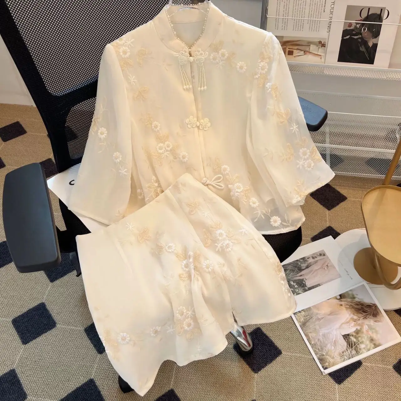High Quality Women's Summer Heavy Industry Embroidery Button Top Plus Split A-line Short Skirt Two Piece Set Dress
High Quality Women's Summer Heavy Industry Embroidery Button Top Plus Split A-line Short Skirt Two Piece Set Dress