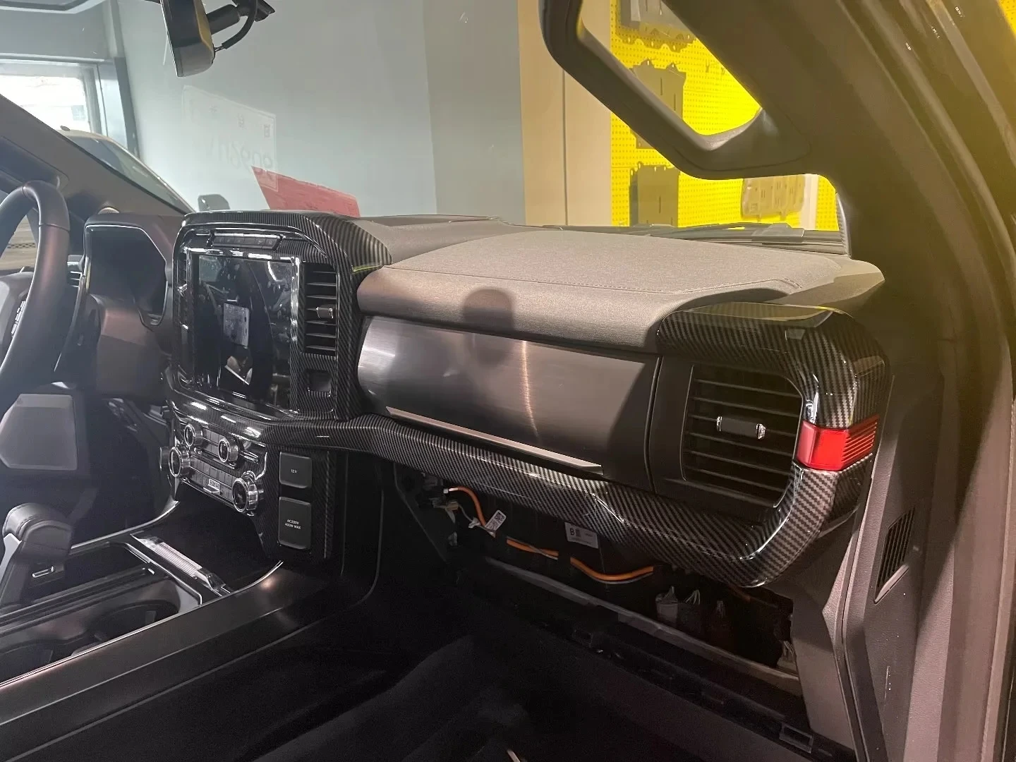Для Ford F-150 F150 2021 2022 23 ABS карбоновая Передняя панель отделка навигационная рамка Боковая Крышка вентиляционного отверстия Аксессуары для салона автомобиля
Для Ford F-150 F150 2021 2022 23 ABS карбоновая Передняя панель отделка навигационная рамка Боковая Крышка вентиляционного отверстия Аксессуары для салона автомобиля