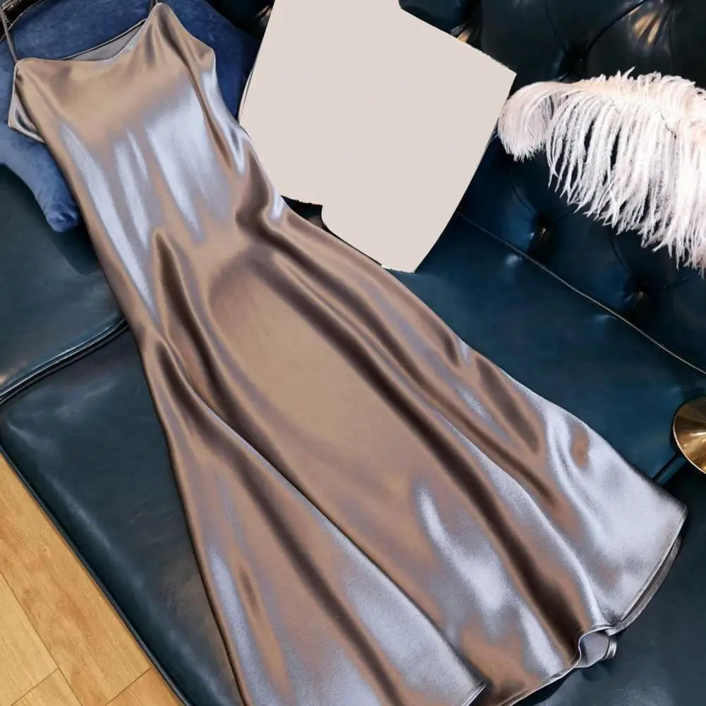Long Dress V-neck Satin Dress Silky Satin V Neck Spaghetti Strap Women's Slip Dress Plus Size A-line Loose Hem Backless
Long Dress V-neck Satin Dress Silky Satin V Neck Spaghetti Strap Women's Slip Dress Plus Size A-line Loose Hem Backless