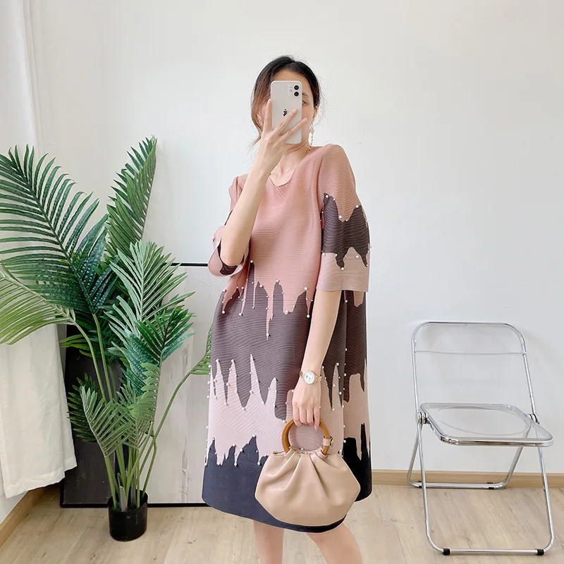 Pleated beaded print dress summer loose slimming top mother's wear women's mid-length light and breathable
Pleated beaded print dress summer loose slimming top mother's wear women's mid-length light and breathable