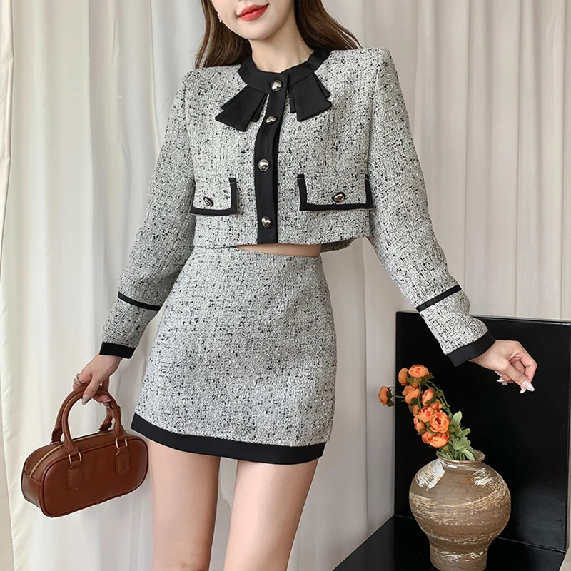 Small Fragrant Fashion Tweed Suit For Women 2023 Autumn New Bow Long Sleeve Crop Top Jacket + Bodycon Mini Skirts Two Piece Set 
Small Fragrant Fashion Tweed Suit For Women 2023 Autumn New Bow Long Sleeve Crop Top Jacket + Bodycon Mini Skirts Two Piece Set