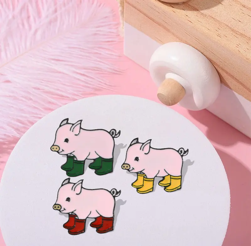 

Fun Pig With Rain Boots Enamel Pins Piggy Brooches Badge Denim jeans Lapel Pin Cartoon Cute Animal Jewelry Gift for kids friends