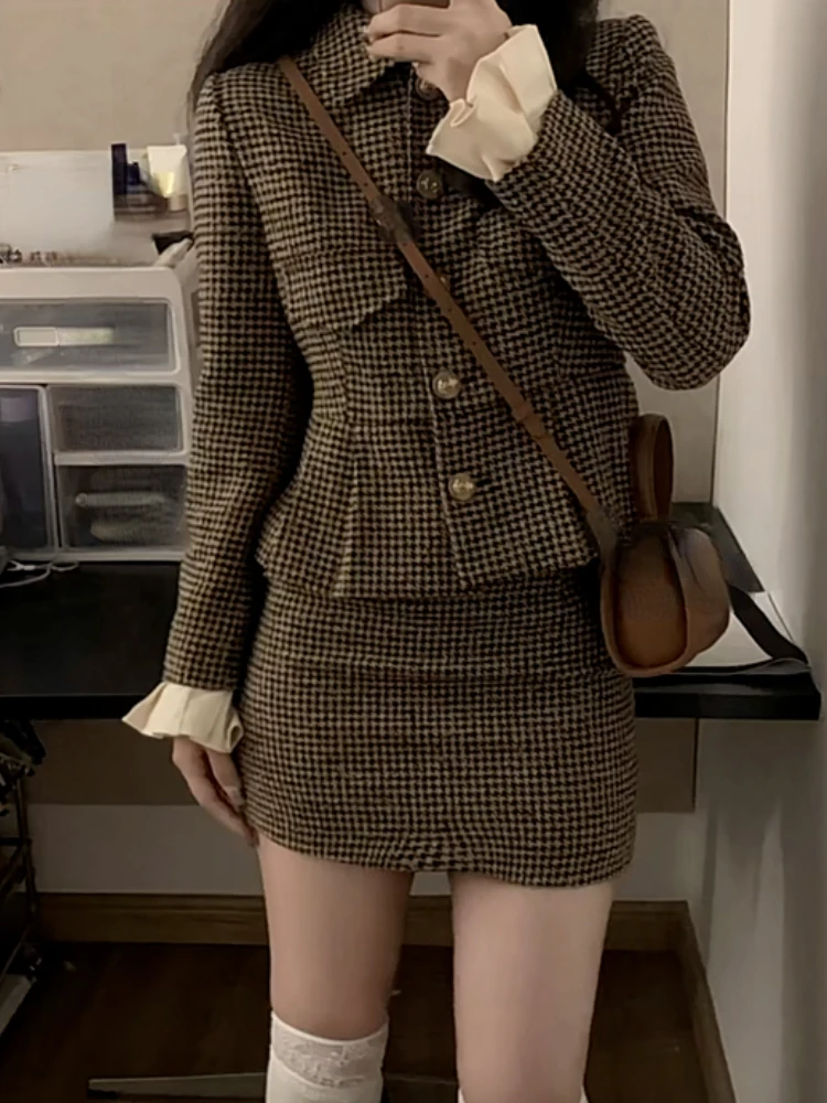 Vintage Elegant Skirt 2 Piece Set Office Lady Casual Outwear Long Sleeve Top + Women Party Slim Skirt Korean Fashion Autumn 2023
Vintage Elegant Skirt 2 Piece Set Office Lady Casual Outwear Long Sleeve Top + Women Party Slim Skirt Korean Fashion Autumn 2023
