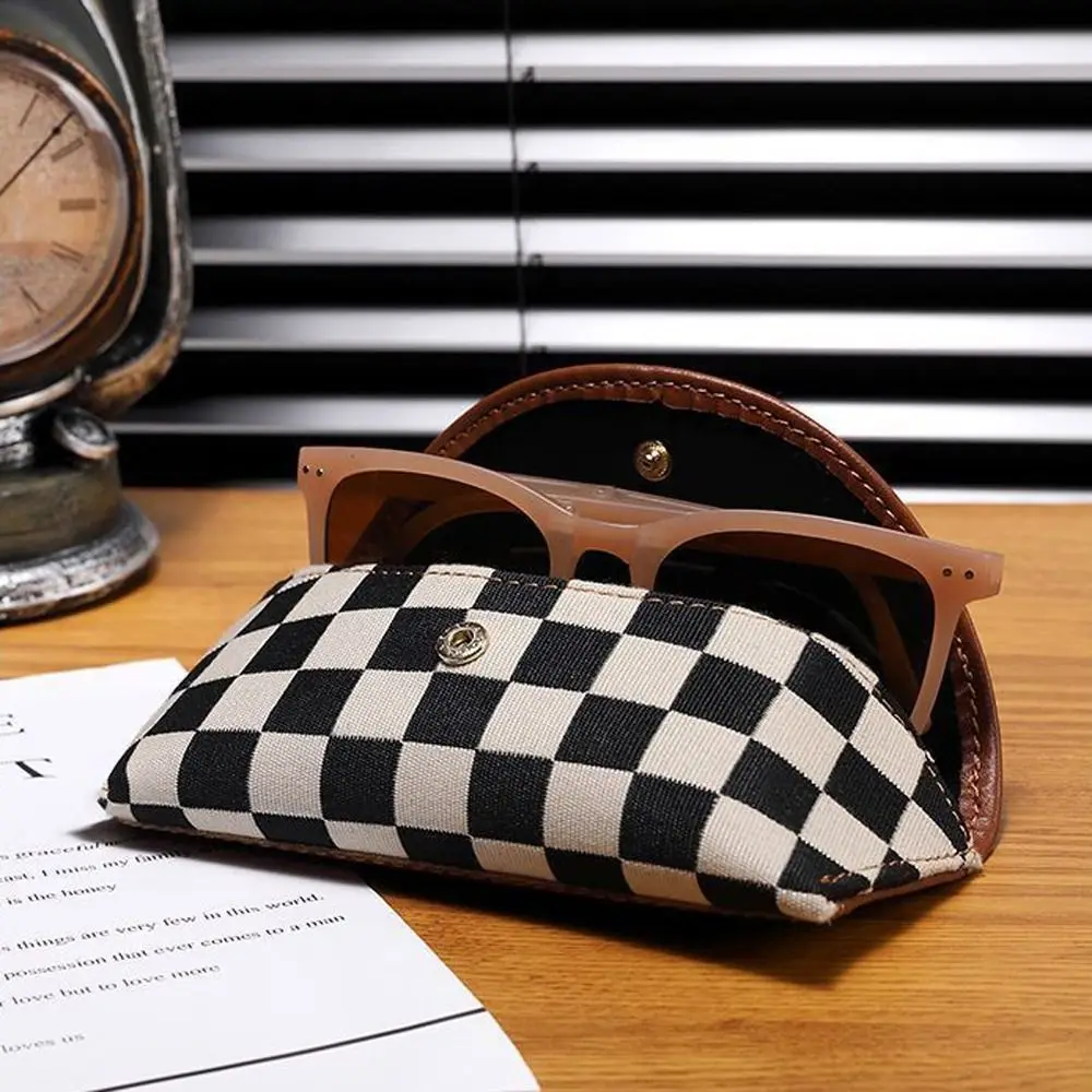 Eyeglasses Container With Keychain Lattice Stripe Glasses Case Leather Sunglasses Bag Eyewear Holder Eyeglasses Protective Box
Eyeglasses Container With Keychain Lattice Stripe Glasses Case Leather Sunglasses Bag Eyewear Holder Eyeglasses Protective Box