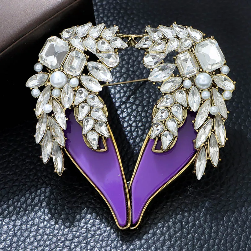 Donia Jewelry European and American Fashion Love Wing Alloy Micro-Inlaid Rhinestone Luxury Retro Large Size Pin.
Donia Jewelry European and American Fashion Love Wing Alloy Micro-Inlaid Rhinestone Luxury Retro Large Size Pin.