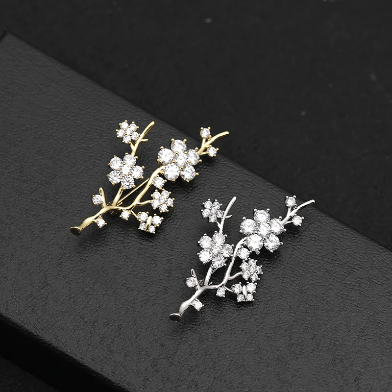 

Pretty Copper Plum Blossom Lapel Pins Dazzling Full Zircon Paved Flower Spray Brass Brooches Great Gift For Friends Bestie