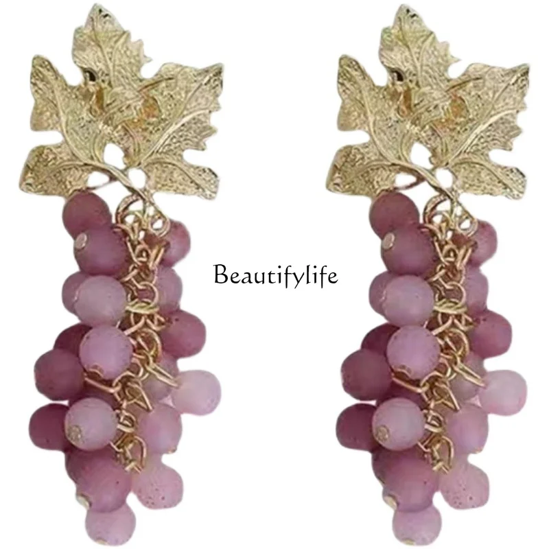 Exaggerated Purple Grape Stud Earrings Special Interest Light Luxury High-Grade Earrings Non-Piercing Ear Clip Trendy Earrings
Exaggerated Purple Grape Stud Earrings Special Interest Light Luxury High-Grade Earrings Non-Piercing Ear Clip Trendy Earrings