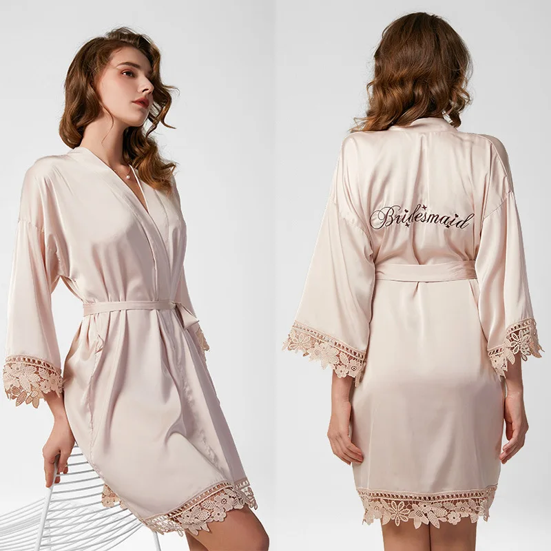 Women Bride Wedding Robe Gown Sexy Lingerie Spaghetti Strap Bridesmaid Kimono Bathrobe Marriage Sleepwear Lace Trim Homewear
Women Bride Wedding Robe Gown Sexy Lingerie Spaghetti Strap Bridesmaid Kimono Bathrobe Marriage Sleepwear Lace Trim Homewear