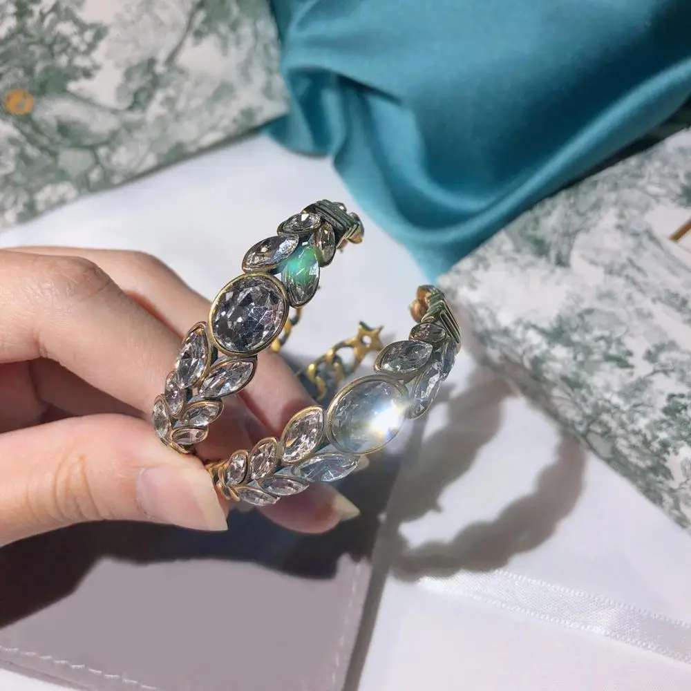 Fashion Luxury Crystal Baguette Hoop Earrings For Women Jewelry Fashion Wedding Brincos Party Hoop Earring Wholesale E-679
Fashion Luxury Crystal Baguette Hoop Earrings For Women Jewelry Fashion Wedding Brincos Party Hoop Earring Wholesale E-679