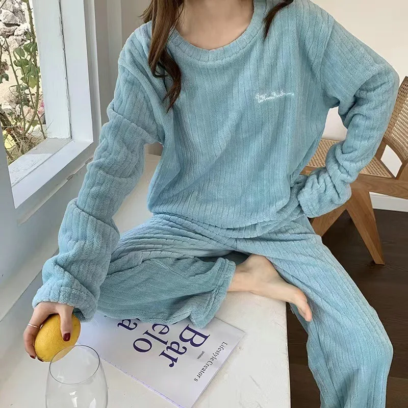 Flannel Pajamas Set Women Winter Warm Single Breasted Pyjamas Long Sleeve Trousers O-Neck Collar Sweet Elegant Thicker Pijama
Flannel Pajamas Set Women Winter Warm Single Breasted Pyjamas Long Sleeve Trousers O-Neck Collar Sweet Elegant Thicker Pijama
