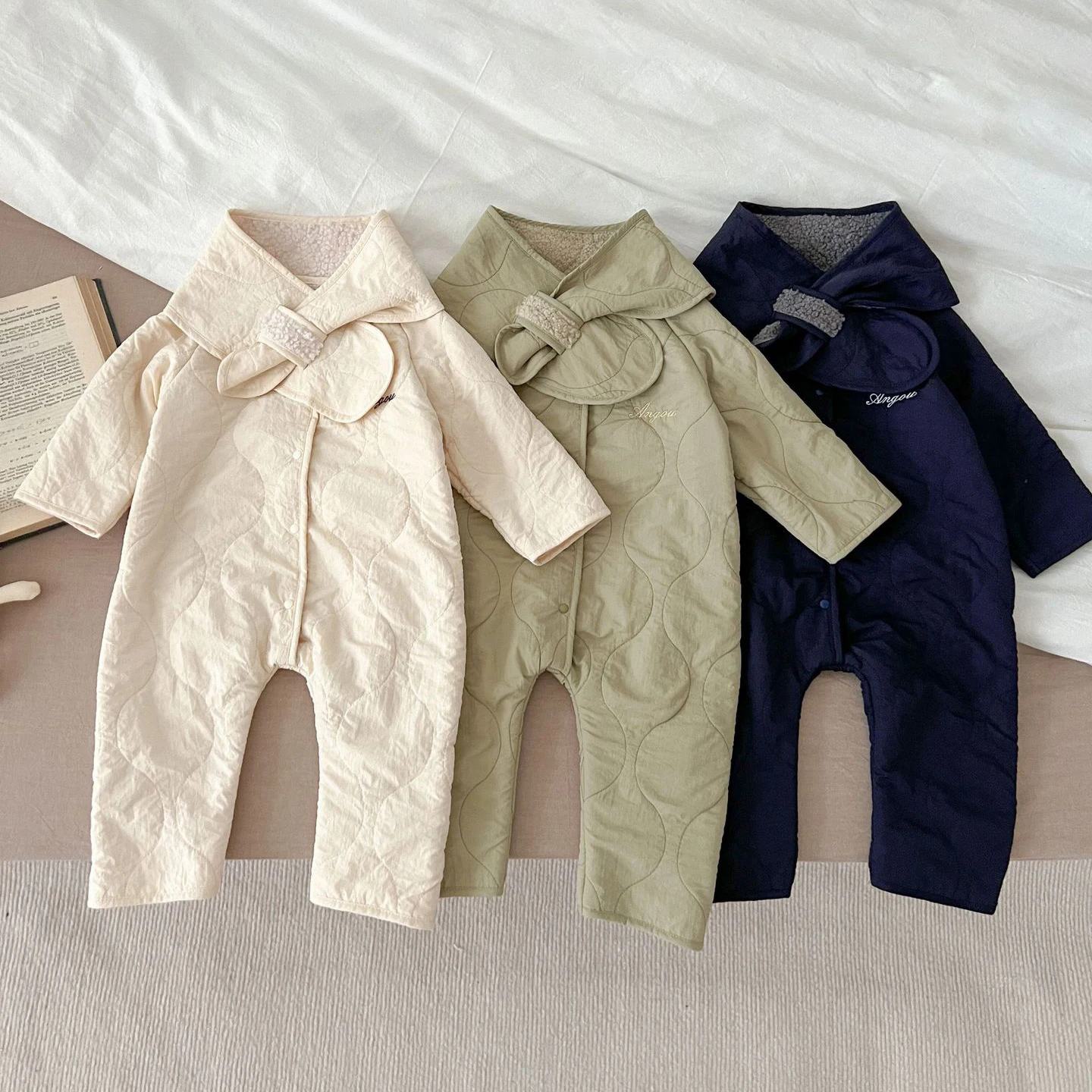 Детский уютный Плотный Комбинезон Angoubebe 234H07, винтажный однотонный комбинезон с логотипом, оптовая продажа
Детский уютный Плотный Комбинезон Angoubebe 234H07, винтажный однотонный комбинезон с логотипом, оптовая продажа