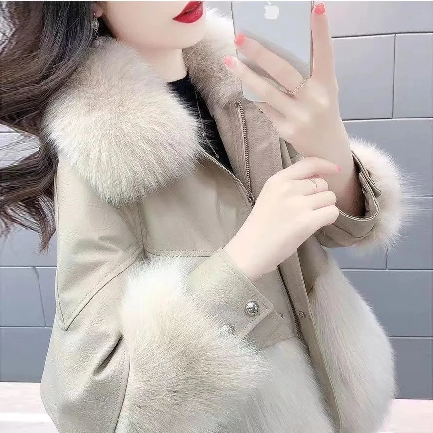 Winter Faux Fur Coats Female New Korean Leather Imitation Fox Fur Patchwork Padded Jackets Women Long Thicken Warm Parkas Coat
Winter Faux Fur Coats Female New Korean Leather Imitation Fox Fur Patchwork Padded Jackets Women Long Thicken Warm Parkas Coat