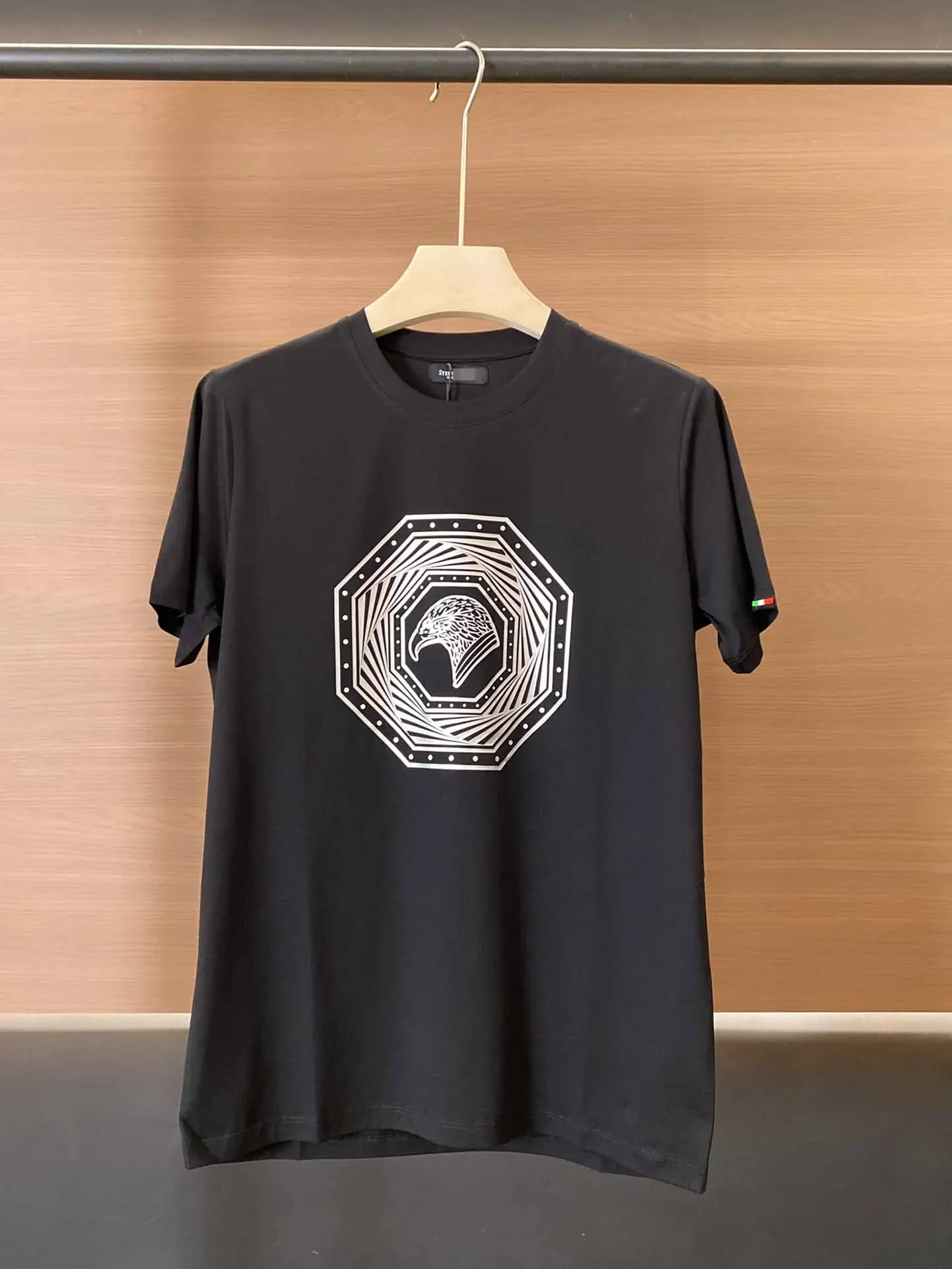 BILLIONAIRE SIJITONGDA Shirt silk men 2024 summer new short sleeve breathable thin embroidery quality big size M-3XL
BILLIONAIRE SIJITONGDA Shirt silk men 2024 summer new short sleeve breathable thin embroidery quality big size M-3XL