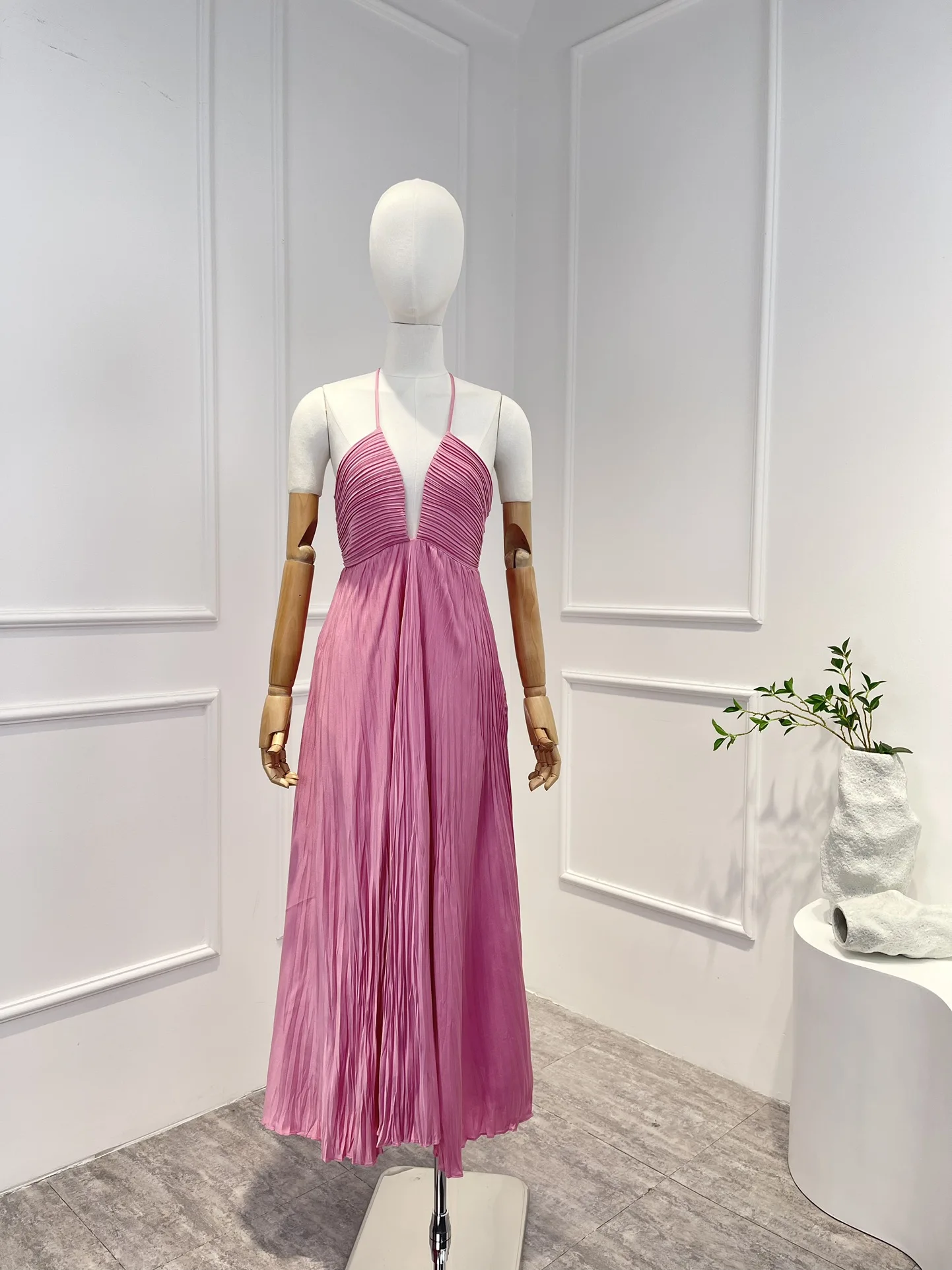 New Arrival 2023 Summer Women High Quality Deeep-v Neck Solid Pink White Pleated Long Sexy Dresses
New Arrival 2023 Summer Women High Quality Deeep-v Neck Solid Pink White Pleated Long Sexy Dresses
