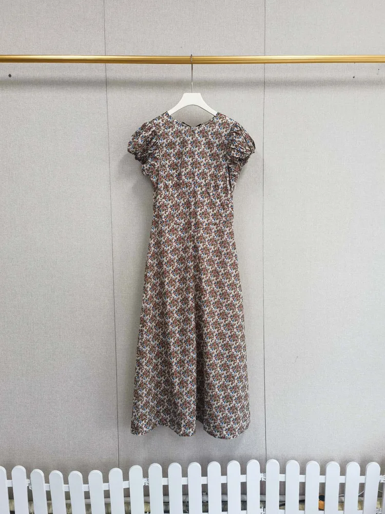 Женское платье миди с цветочным принтом, коротким рукавом-фонариком и круглым вырезом
Женское платье миди с цветочным принтом, коротким рукавом-фонариком и круглым вырезом