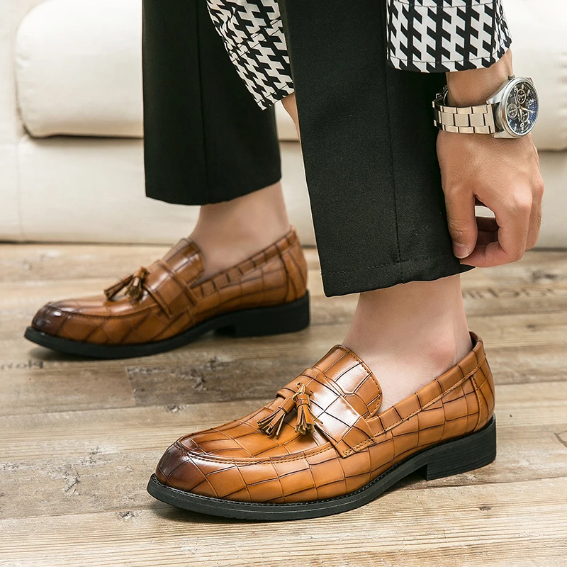 Men loafers slip on Streetwear Fashion Business Casual Thick Platform Leather WeddingShoes Man Leather Shoes men moccasins
Men loafers slip on Streetwear Fashion Business Casual Thick Platform Leather WeddingShoes Man Leather Shoes men moccasins