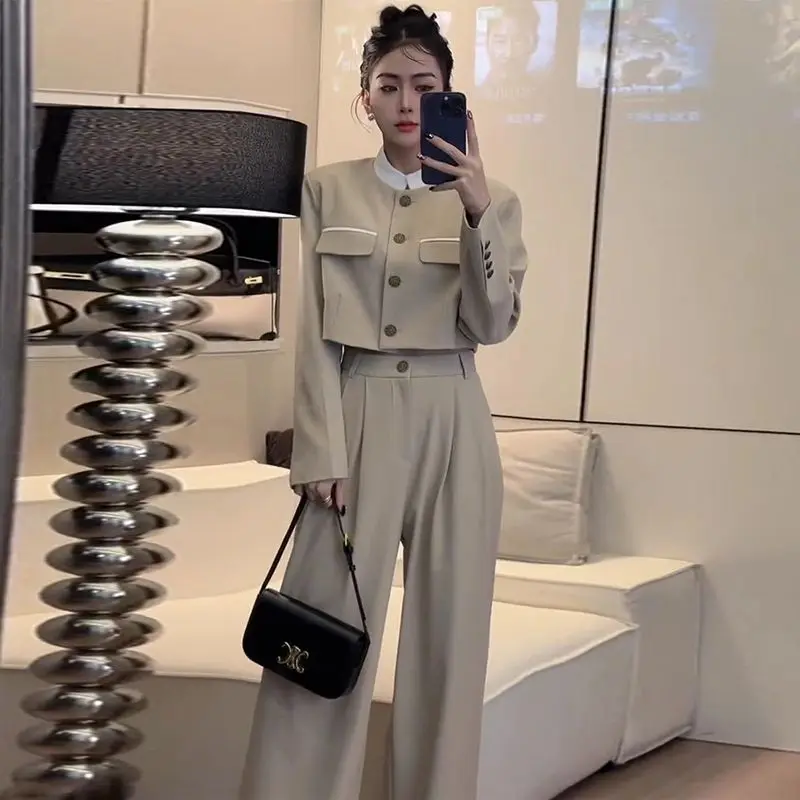 Women's Autumn British Style Cropped Stand Up Collar Blazer Trousers Set Vintage Single-breasted Blazer Trousers Two-piece Set
Women's Autumn British Style Cropped Stand Up Collar Blazer Trousers Set Vintage Single-breasted Blazer Trousers Two-piece Set