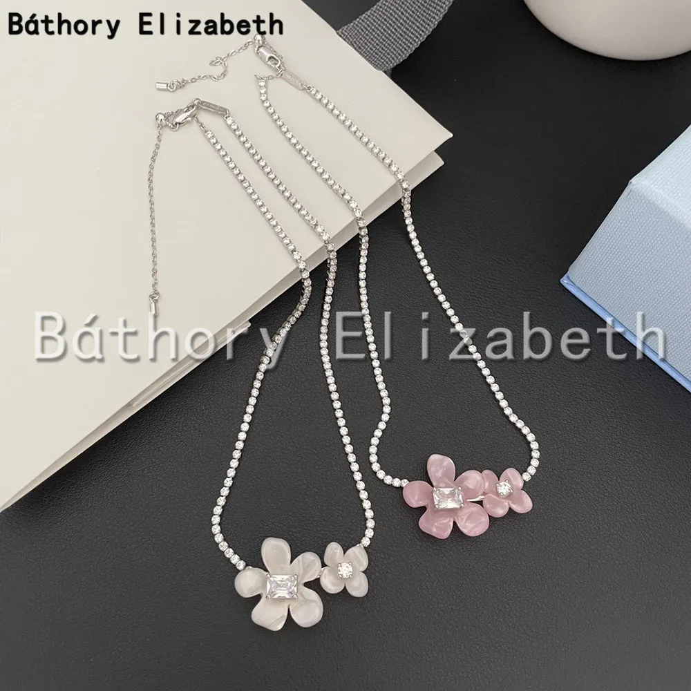 

Báthory Elizabeth Fashion High Quality Double Flowers Crystal Pendant Necklace Women Luxury Jewelry Designer Collares Para Mujer