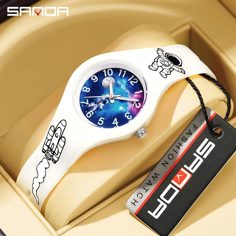 New Children's Watch Starry Sky Cartoon Student Male and Female Silicone Sanda 6098 Fashion Fluorescent Outdoor Waterproof Watch
New Children's Watch Starry Sky Cartoon Student Male and Female Silicone Sanda 6098 Fashion Fluorescent Outdoor Waterproof Watch