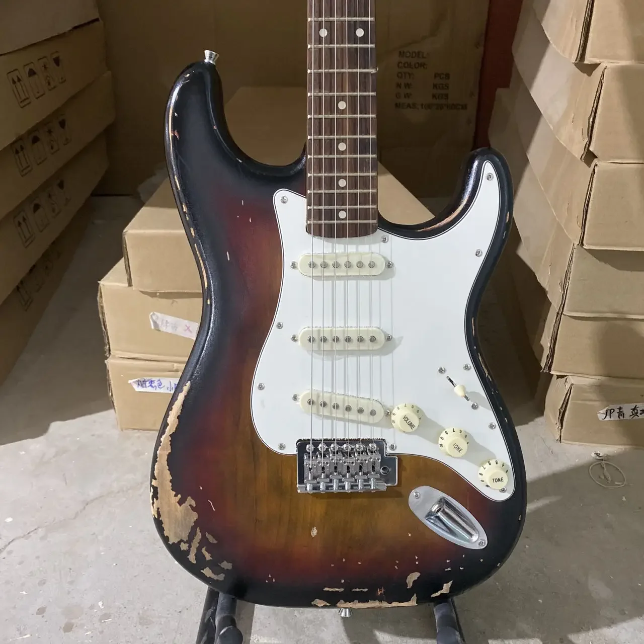 Relic ST электрическая гитара винтажная Sunburst цветная подставка из розового дерева Высококачественная гитара бесплатная доставка
Relic ST электрическая гитара винтажная Sunburst цветная подставка из розового дерева Высококачественная гитара бесплатная доставка