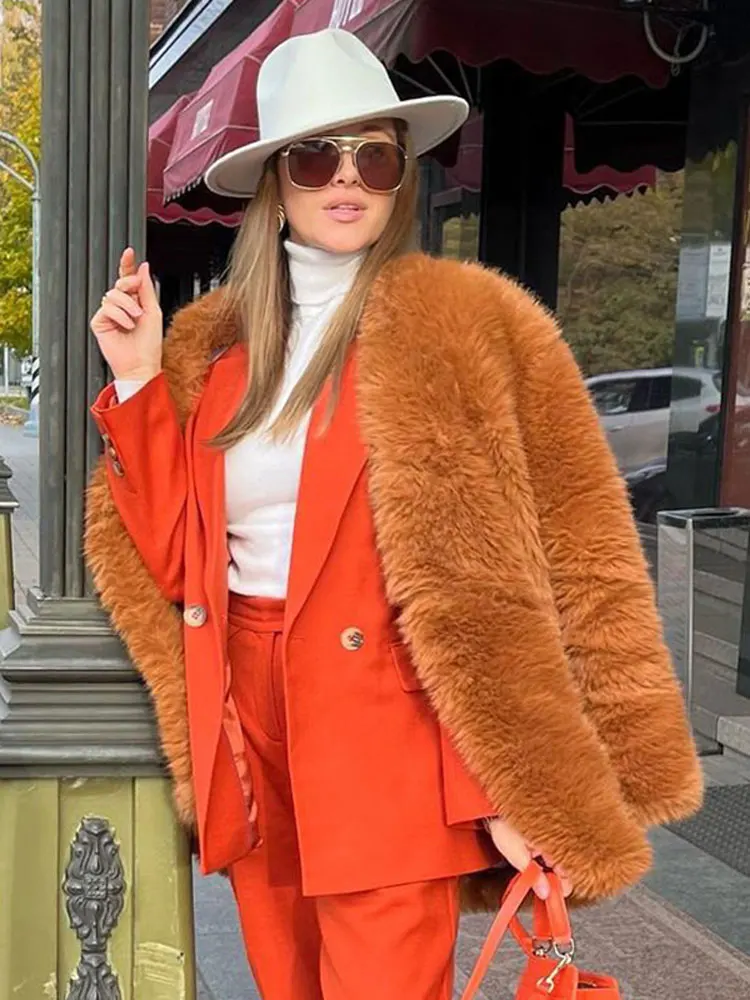 2023 Women Oversize Solid Faux Fur Coat Elegant V-neck Two Side Pockets Winter Fluffy Short Coats Long Sleeve Party Streetwear
2023 Women Oversize Solid Faux Fur Coat Elegant V-neck Two Side Pockets Winter Fluffy Short Coats Long Sleeve Party Streetwear