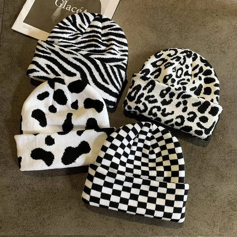 Designer Brand Black and White Checkered Knitted Hat Men Autumn and Winter Outdoor Thermal Pullover Cap Casual Bonnets for Women
Designer Brand Black and White Checkered Knitted Hat Men Autumn and Winter Outdoor Thermal Pullover Cap Casual Bonnets for Women