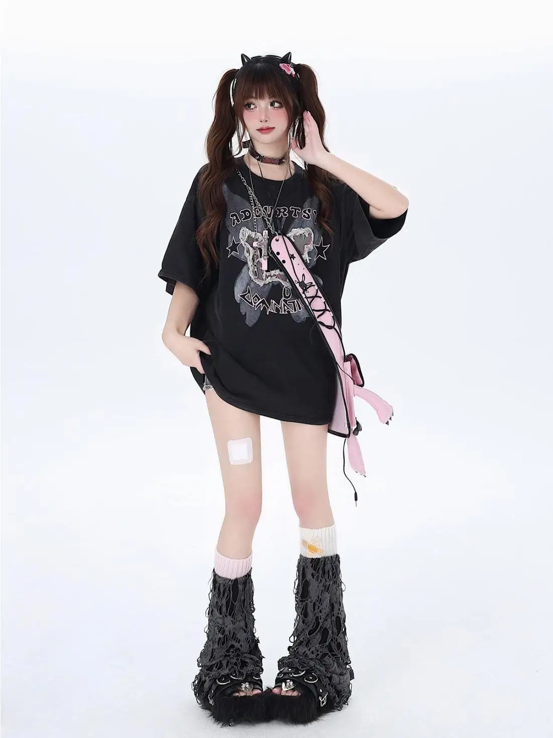 Korean hot girl denim butterfly design embroidery y2k niche short-sleeved women round neck loose street T-shirt sweet summer top
Korean hot girl denim butterfly design embroidery y2k niche short-sleeved women round neck loose street T-shirt sweet summer top