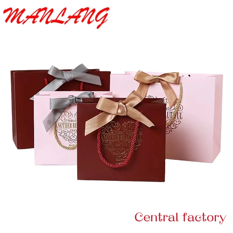 Custom Custom Brown Handles Gold Gift Luxury cardboard Packaging Paper Bags With Your Own Logo
Custom Custom Brown Handles Gold Gift Luxury cardboard Packaging Paper Bags With Your Own Logo