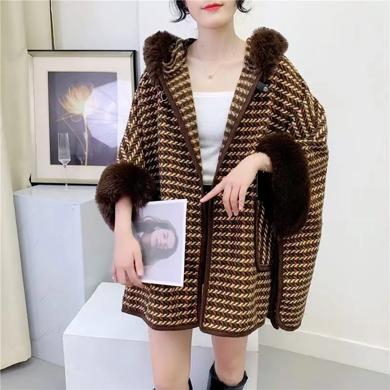 

5 Colors Fashion Women Loose Cloak Houndstooth Designer Long Streetwear Faux Rabbit Fur Hat Horn Button Poncho Coat With Pocket