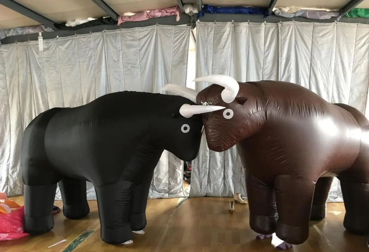 SAYOK Inflatable Spanish Bull Costume Inflatable Spanish Moving Bullfighting Buffalo Costume for Adult Event Party Exhitbition
SAYOK Inflatable Spanish Bull Costume Inflatable Spanish Moving Bullfighting Buffalo Costume for Adult Event Party Exhitbition