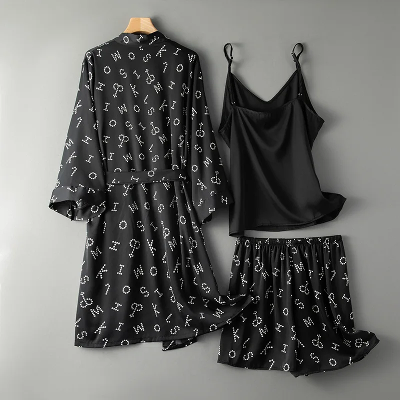 Silk pajamas women's spring, summer and autumn sexy suspenders three-piece set thin three-quarter sleeve loose home clothes
Silk pajamas women's spring, summer and autumn sexy suspenders three-piece set thin three-quarter sleeve loose home clothes