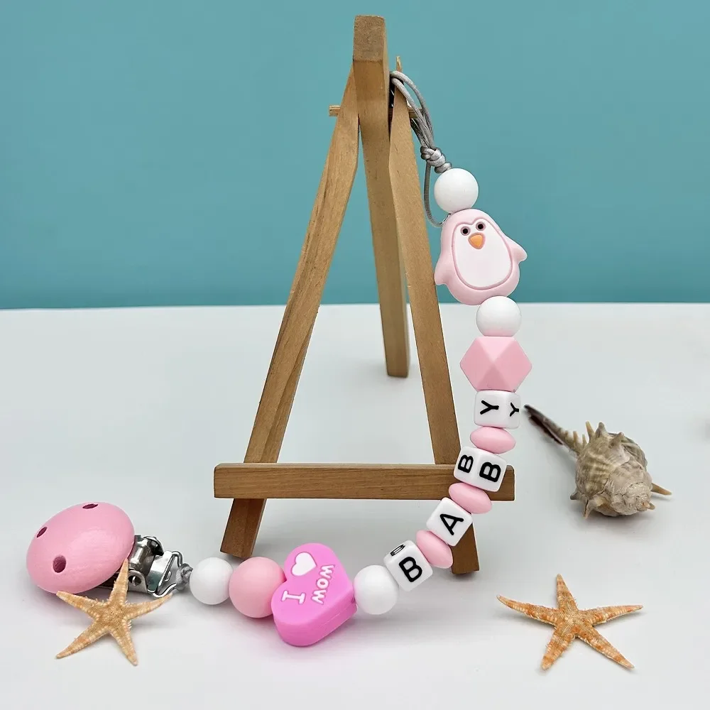 Personalized English Letters Names Silicone Penguin Pacifier Chains Holder Clips Beads Pendant Toy for Baby Infant Teether Gifts
Personalized English Letters Names Silicone Penguin Pacifier Chains Holder Clips Beads Pendant Toy for Baby Infant Teether Gifts