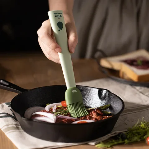 Silicone Oil Brush Portable Kitchen Household Accessories Pancake Edible Baking Liquid Small Hair Brush Gadgets Cooking Barbecue
Silicone Oil Brush Portable Kitchen Household Accessories Pancake Edible Baking Liquid Small Hair Brush Gadgets Cooking Barbecue