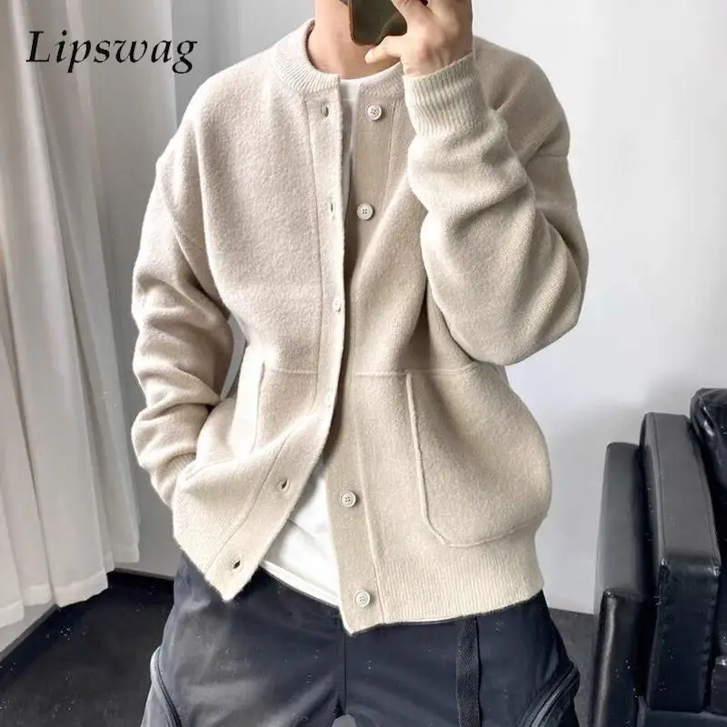 Casual Sweater Mens Knitted Cardigan Fashion Pockets Buttoned Crew Neck Sweatercoat Men Fall Trend Solid Color Knitting Jackets
Casual Sweater Mens Knitted Cardigan Fashion Pockets Buttoned Crew Neck Sweatercoat Men Fall Trend Solid Color Knitting Jackets