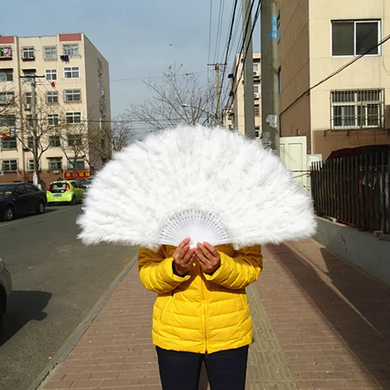 Factory Direct Sales White Ladies Folded Turkey Feather Hand Fan Wholesale Handmade Fans For Dance Wedding Decoration 41
Factory Direct Sales White Ladies Folded Turkey Feather Hand Fan Wholesale Handmade Fans For Dance Wedding Decoration 41