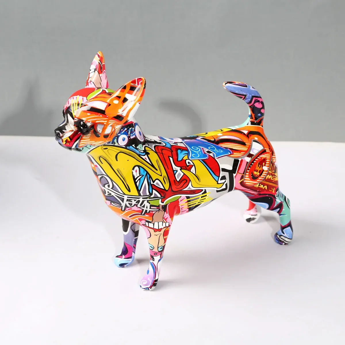 

Простая креативная окрашенная цветная статуя чихуахуа с изображением собаки, украшения для дома, входа, винного шкафа, офиса, Декор, полимерные поделки