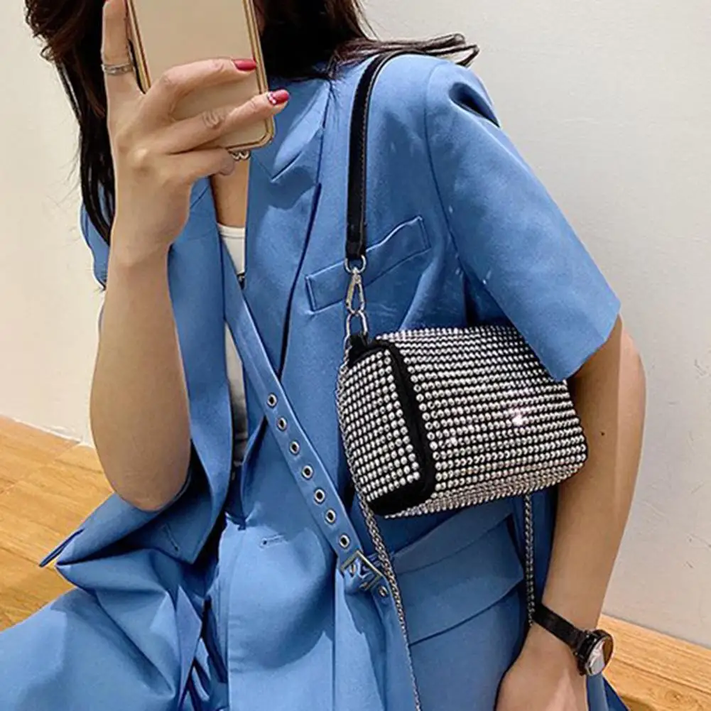 Women Crossbody Bag Shiny Rhinestone Rectangle Portable Handle Faux Leather Metal Shoulder Strap Single Shoulder Bag Daily Use
Women Crossbody Bag Shiny Rhinestone Rectangle Portable Handle Faux Leather Metal Shoulder Strap Single Shoulder Bag Daily Use