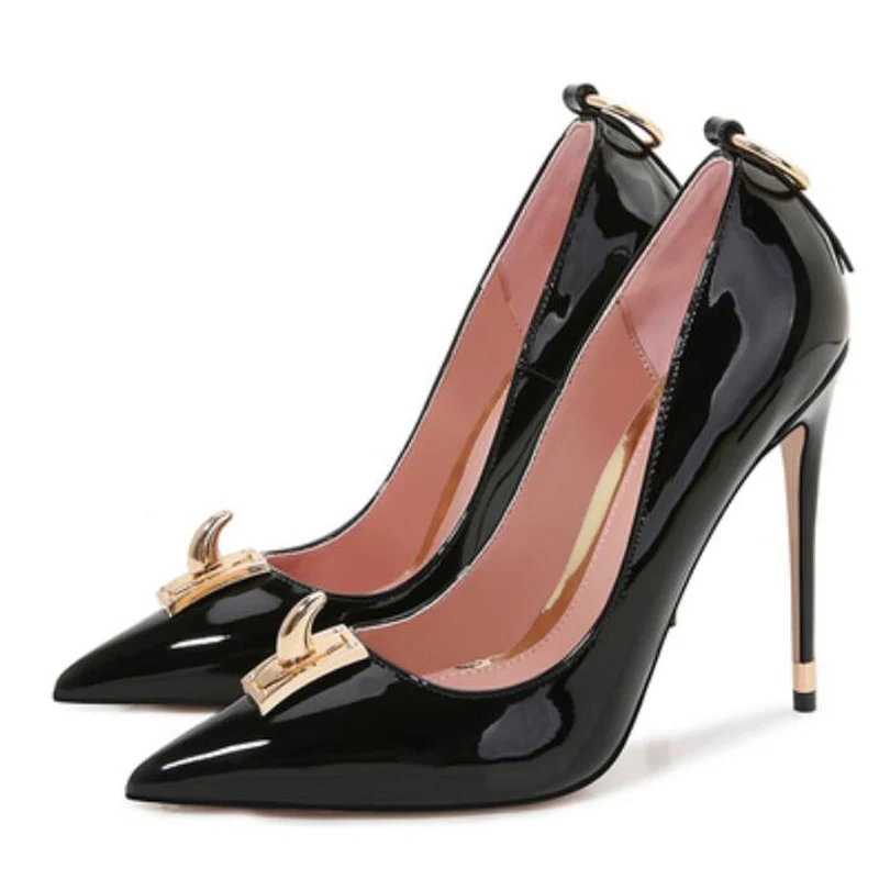Gold Wolf's Fang Decoreted High Heels Pumps Women Back Rings Pointed Toe Low Slip On Black Gold Patent Leather Banquet Shoes
Gold Wolf's Fang Decoreted High Heels Pumps Women Back Rings Pointed Toe Low Slip On Black Gold Patent Leather Banquet Shoes