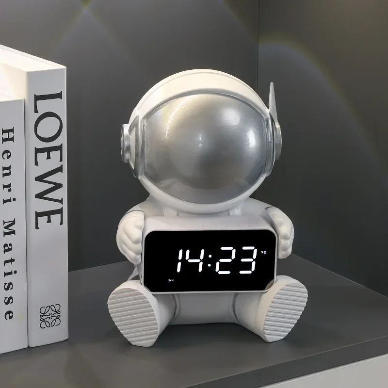 Creative Living Room Decor Sculptures Figurines Home Decor Astronaut Clock Office Desk Accessories Kawaii Astronaut Statue Gift
Creative Living Room Decor Sculptures Figurines Home Decor Astronaut Clock Office Desk Accessories Kawaii Astronaut Statue Gift