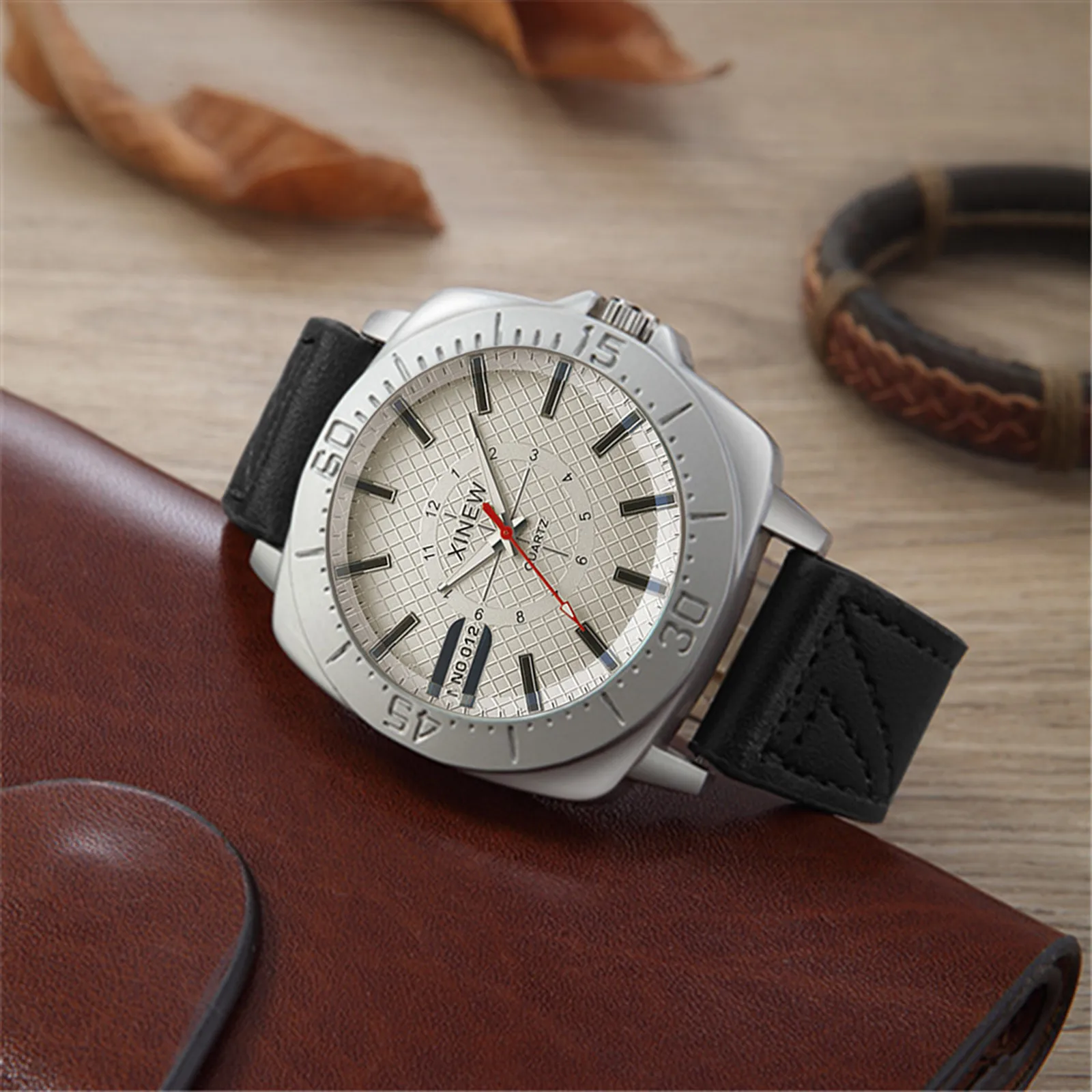 

Men Watches Simple Business Analog Alloy Vintage Quartz Watch Minimal Round Dial Classic Leather Strap Relogios Masculino