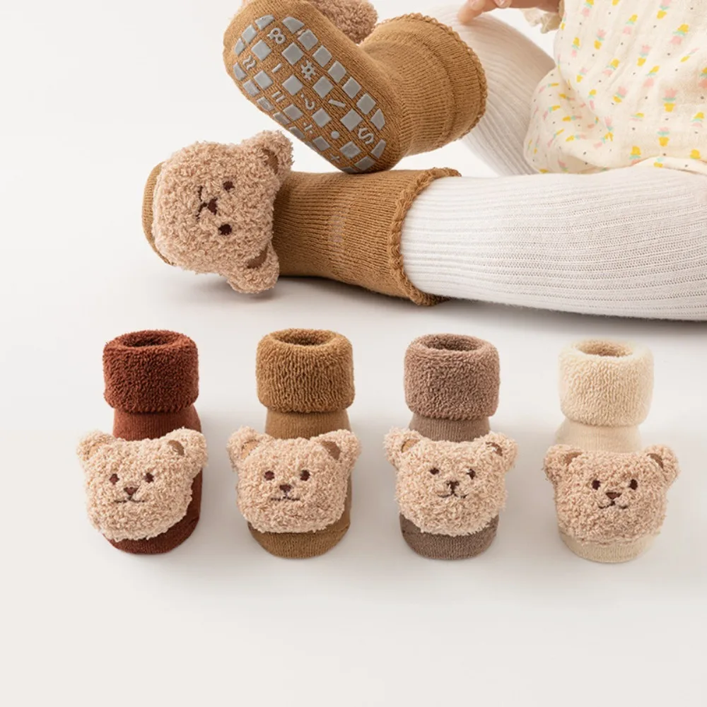 

Милые детские носки с мультяшными животными для мальчиков и девочек, зимние мягкие хлопковые нескользящие носки с медведем на нескользящей подошве для новорожденных, Детские утепленные носки