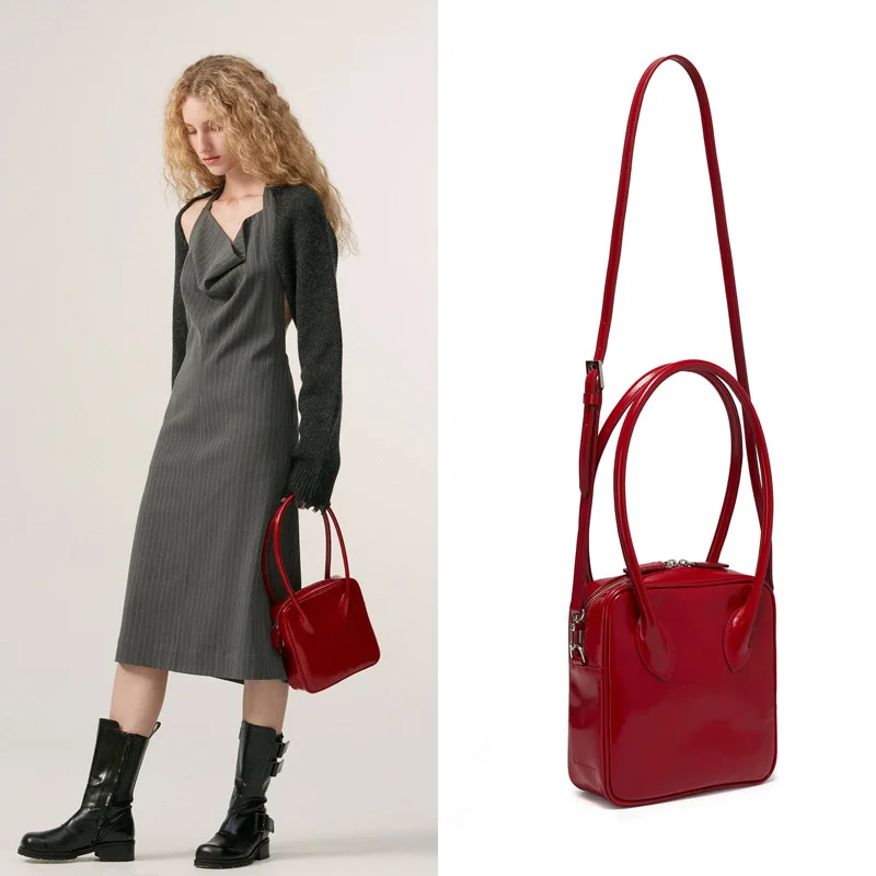 European Fahsion Top Quality Women's One Shoulder Square Bag Patent Leather Large Tote Handbag with Long Strap Red Black Brand
European Fahsion Top Quality Women's One Shoulder Square Bag Patent Leather Large Tote Handbag with Long Strap Red Black Brand