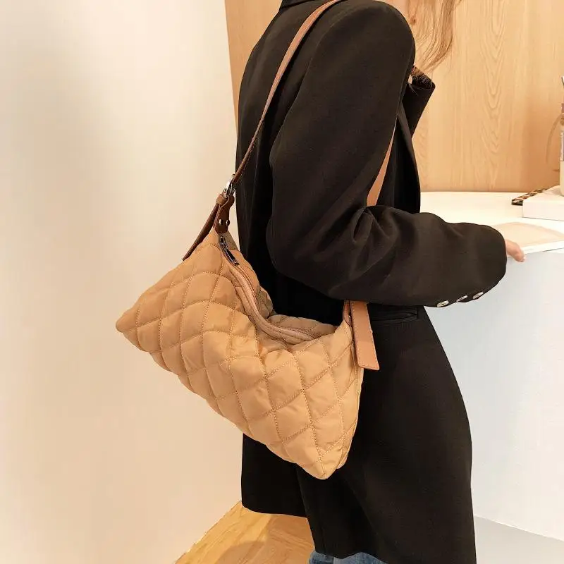 Nylon Cotton Retro Lattice Tote Bags for Women Handbag Winter Shoulder Bag Female Casual Handle Bag Fashion Shopper Underarm Bag
Nylon Cotton Retro Lattice Tote Bags for Women Handbag Winter Shoulder Bag Female Casual Handle Bag Fashion Shopper Underarm Bag