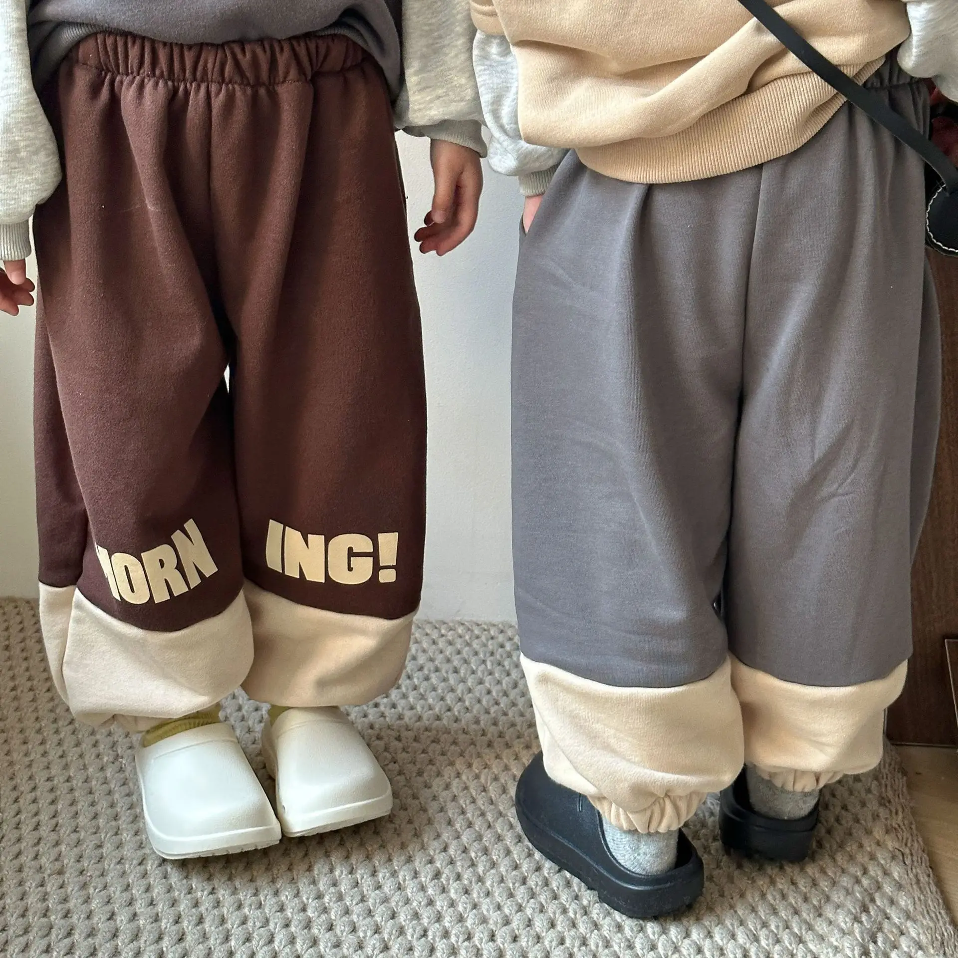 2024 Spring Autumn Costume Girl Children Letter Print Splicing Sports Pants Boy Baby Loose Casual Pants Kid Cotton Sweatpants
2024 Spring Autumn Costume Girl Children Letter Print Splicing Sports Pants Boy Baby Loose Casual Pants Kid Cotton Sweatpants