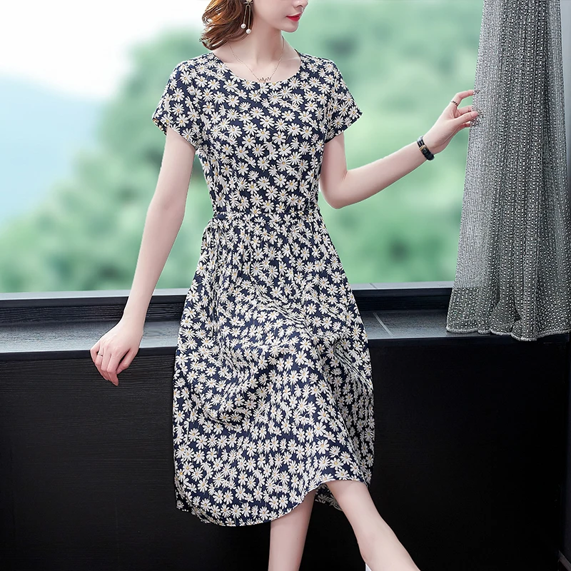 2023 New Fashion Silk Printed Dress Women's Summer Retro Korean Round Neck Short Sleeve Loose Fit Casual Holiday Dress
2023 New Fashion Silk Printed Dress Women's Summer Retro Korean Round Neck Short Sleeve Loose Fit Casual Holiday Dress