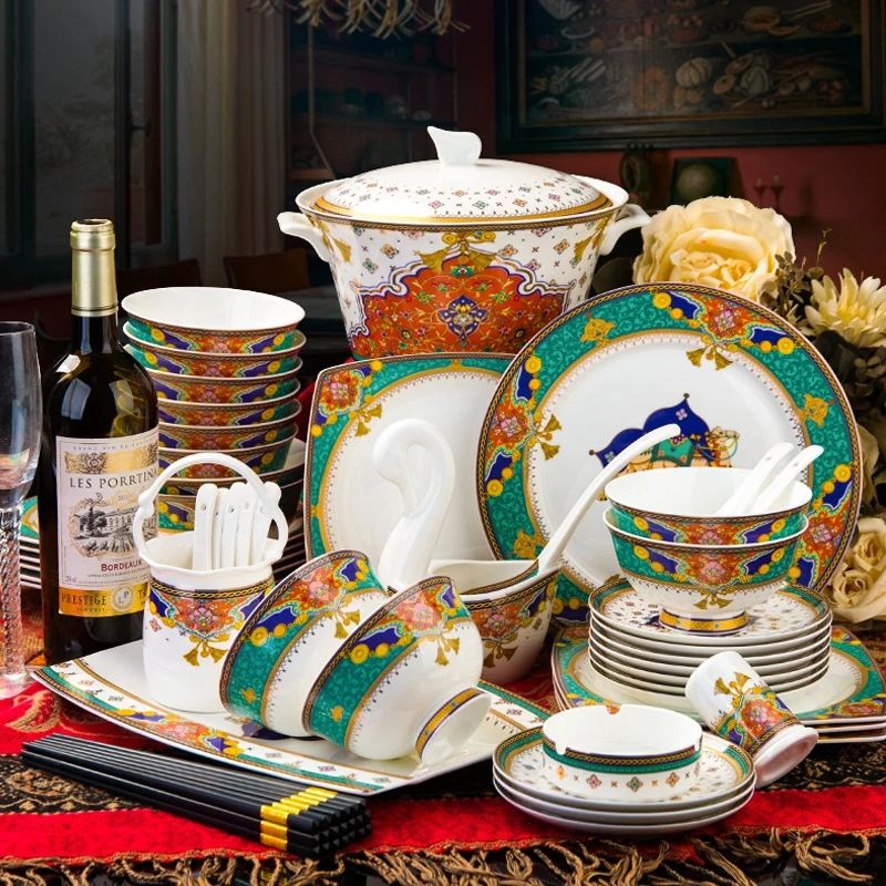 Jingdezhen high-grade ceramic 60 head bone china tableware dish set luxury household European style gold rimmed dishes
Jingdezhen high-grade ceramic 60 head bone china tableware dish set luxury household European style gold rimmed dishes