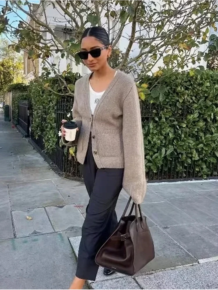 Casual Two Pockets Solid Loose Autumn Winter Girl Short Sweater Outwear Women V-Neck Long Sleeve Fashion Loose Knitted Cardigans
Casual Two Pockets Solid Loose Autumn Winter Girl Short Sweater Outwear Women V-Neck Long Sleeve Fashion Loose Knitted Cardigans