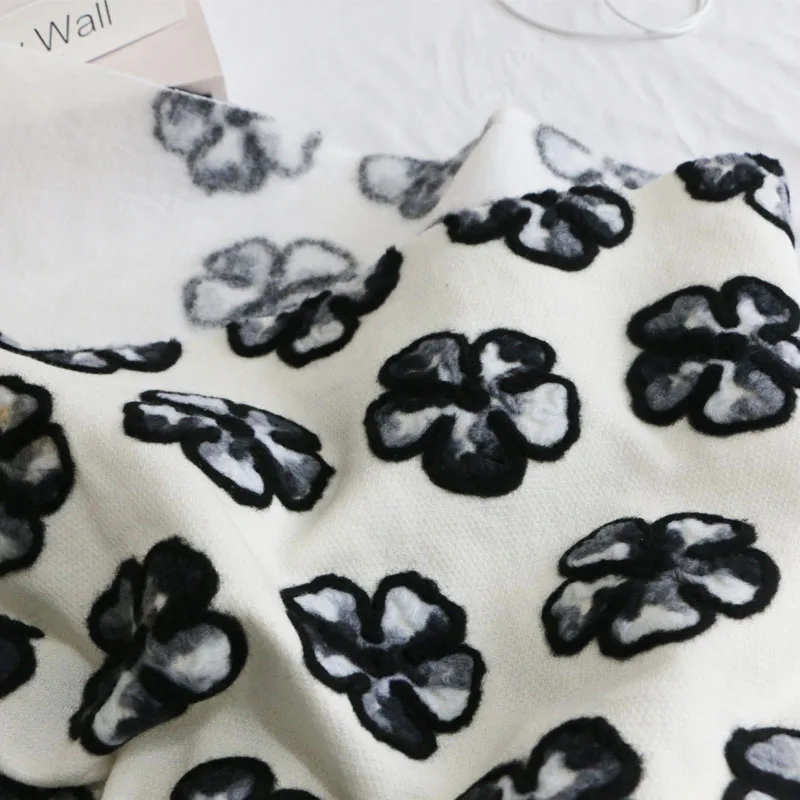 INS Korean Style Beautiful White Three-Dimensional Wool Cute Flowers Plate Flower Embroidery Fashion Fabric DIY
INS Korean Style Beautiful White Three-Dimensional Wool Cute Flowers Plate Flower Embroidery Fashion Fabric DIY