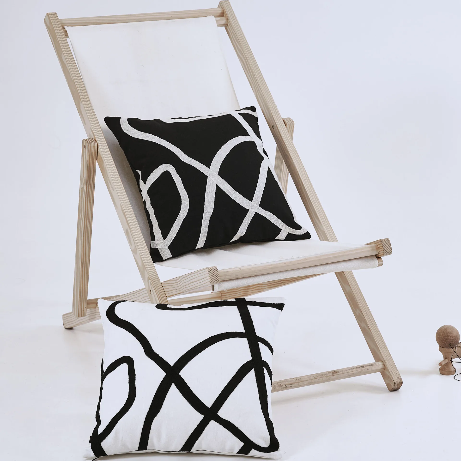 Wholesale Modern Simple Cotton and Linen Embroidered Pillowcase Covers for Household Sofas, Black and White Cushion Covers
Wholesale Modern Simple Cotton and Linen Embroidered Pillowcase Covers for Household Sofas, Black and White Cushion Covers